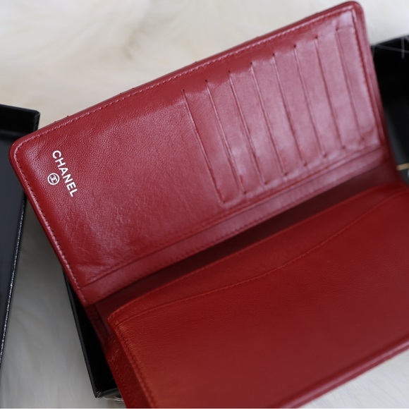 CHANEL Leather Wallet - Picture 3 of 7